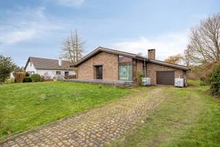 KARAKTERVOL, INSTAPKLAAR WONEN IN HET GROENE HOEGAARDEN MET 4 KAMERS EN GUNSTIG EPCOp zoek naar een vrijstaande woning met persoonlijkheid? Deze...