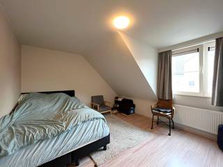 Dit appartement bevindt zich in het centrum van Geel te Dr. Van de Perrestraat 182 met alle faciliteiten (winkels, openbaar vervoer,...