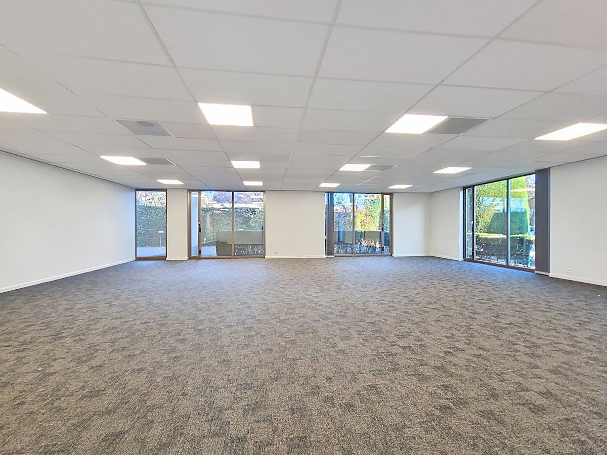 Kantoren (132 m²-174 m²) aan Kortrijksesteenweg in Sint-Martens-Latem - foto 1
