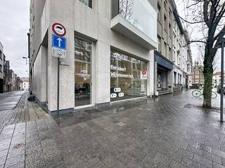 Commercial property of approximately 50m² for rent in the center of Kortrijk. The commercial building is located near the Grote Markt. EPC...