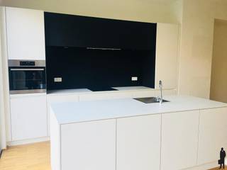 Ontdek dit gezellig gelijkvloers appartement met 2 slaapkamers en mooie tuin, gelegen in het bruisende Zurenborg. Dankzij de praktische...