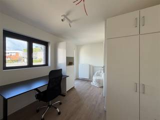<p><strong>Huren in hartje Hasselt</strong></p><p>In de bruisende Stad Hasselt namelijk in het kernwinkelgebied kan je dit opbrengstpand vinden. De Cellebroedersstraat biedt de perfecte locatie voor zowel handelszaken, alsook voor residentiële gebruikers. Zo bevinden we ons in de stadskern, op wandelafstand van het station van Hasselt, het Leopoldplein waar men gezellig kan vertoeven en nog veel meer!<br />Het pand onderging een energetische renovatie en is bestaande uit 12 bemeubelde moderne studentenkamers. Verder is er een zeer ruimte gemeenschappelijke keuken met buitenruimte en heeft de student de mogelijkheid zijn fiets inpandig te plaatsen. Huurprijzen vanaf 460,- EUR excl lasten per maand. Overzicht te vinden via de afbeelding bijhorende bij de advertentie! <br /><br /><span><strong>Wens je meer informatie of een bezoek ter plaatse? Dat kan ! Contacteer onze Expert Investeringsvastgoed: Jacky 0495 53 46 49 of jacky@connect-immo.be</strong></span><br /> </p>