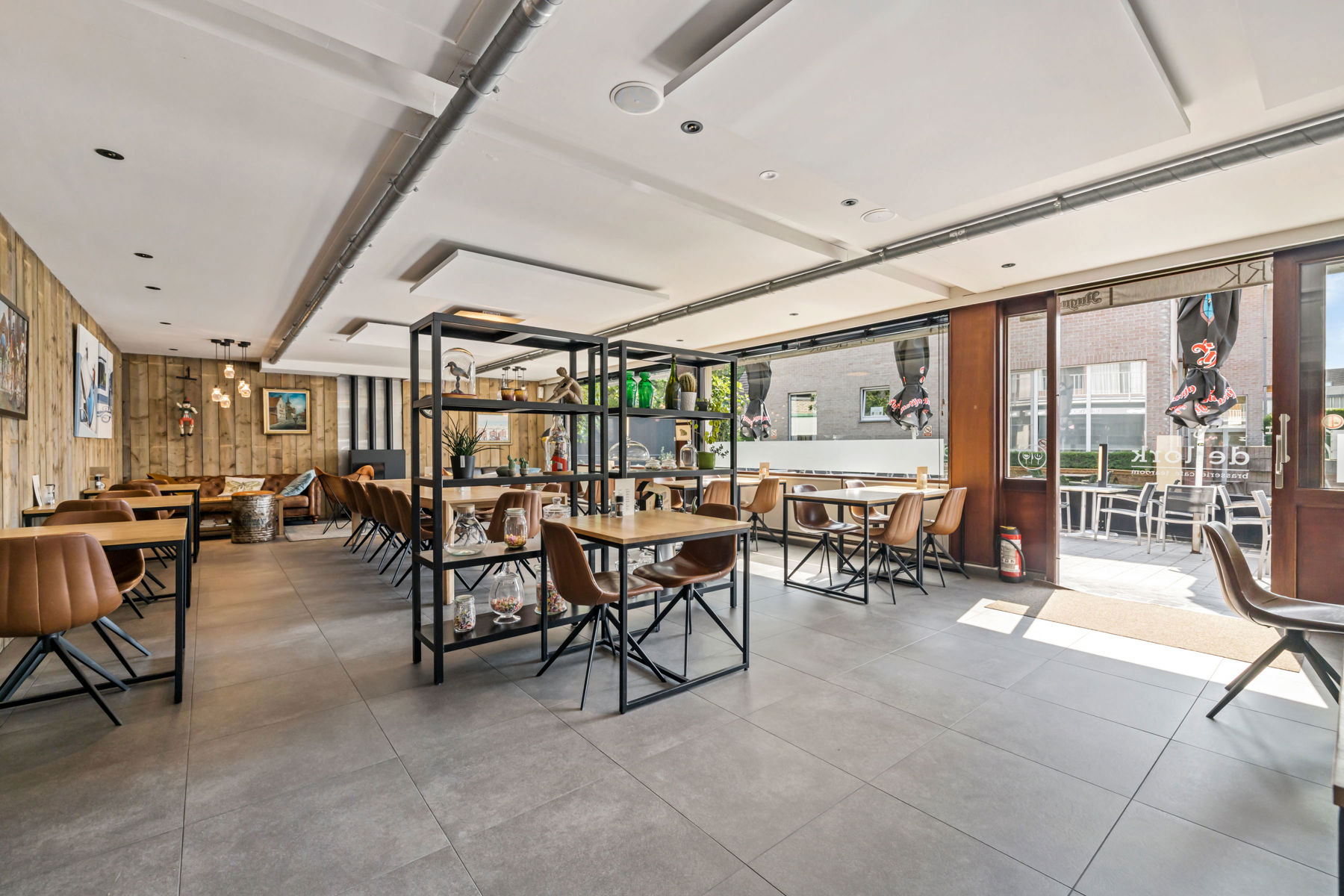 Overname brasserie inclusief gebouw en woongelegenheid - foto 1