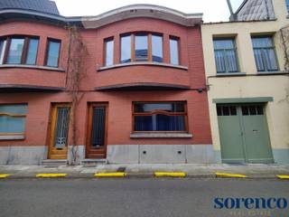Charmante woning (bouwjaar 1938) met 3 slaapkamers op uitstekende locatie in het centrum van Mechelen met Zuid-georïenteerde tuin welke uitgeeft op...