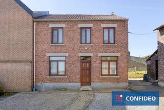 Welkom in het landelijke en charmante Genoelselderen, waar rust, ruimte en potentieel samenkomen in deze interessante eigendom.Bij het betreden van...