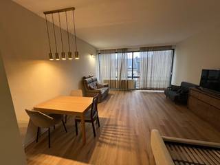 Luxe studio 41m2 nabij Stadspark te koop!<br /><br />Modern pas gerenoveerde studio van 41m2 op de 4de verd. nabij Stadspark in centrum Antwerpen!<br />Adres: Plantin en Moretuslei 8, 2018 Antwerpen. <br />Volledig ingericht met nieuwe meubels (inbegrepen in de prijs!). <br />Lichtrijk en ruim, grote schuifraam en balkon op de hele breedte. <br />Living met moderne designersverlichting, vinylvloeren (waterbestendig)<br />Modern ingerichte keuken: inductie kookplaat, dampkap, koelkast met vriesvak, wasmachine, hoge kasten. <br />Badkamer met inloopdouche, inbouw kraan met regendouche, wastafel met inbouwkraan, Geberit installatie, design radiator. <br />Elektriciteit is vernieuwd en conform.<br />Lage maandelijkse kosten-€310/kwartaal inkl. water, verwarming, syndicus ...<br />Momenteel verhuurd aan €950 + €120/kosten met korteduur contract. <br />VRIJ VANAF 1 MEI.<br /><br />EPC - label C / 237 kWh (oude attest, nog voor de renovatie)<br />VOOR SNELLE BESLISSERS !<br /><br />GSM : 0484 599828