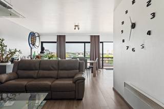 Wonen zonder zorgen? Dat kan in dit instapklaar appartement – ideaal gelegen op een strategische locatie waar men geniet van een vlotte verbinding...