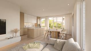 <p>In een rustige, doodlopende straat in het hart van Knesselare bevindt zich De Clessenaer - fase 2: een kleinschalig nieuwbouwproject van slechts vier moderne woningen. Dit project is ideaal voor wie comfortabel en toekomstgericht wil wonen in een groene, kindvriendelijke omgeving, met alle dagelijkse voorzieningen binnen handbereik.</p><p>De woningen beschikken over drie tot vier volwaardige slaapkamers en een doordachte indeling met open leefruimtes die baden in natuurlijk licht. Elke woning heeft een private tuin en een eigen oprit, wat zorgt voor extra comfort en privacy. De hedendaagse architectuur combineert een tijdloze uitstraling met functioneel wooncomfort.</p><p>Ook op vlak van energiezuinigheid scoort De Clessenaer sterk. De woningen worden uitgerust met moderne technieken zoals zonnepanelen en efficiënte verwarmingsoplossingen, wat resulteert in een laag energieverbruik en een aangenaam binnenklimaat het hele jaar door. Aankoop aan 6% btw is mogelijk onder de geldende voorwaarden.</p><p>Dankzij de centrale ligging zijn Gent en Brugge vlot bereikbaar, terwijl je toch geniet van de rust en charme van het dorpsleven. De Clessenaer is de perfecte keuze voor gezinnen en koppels die op zoek zijn naar kwalitatief nieuwbouwcomfort in een aangename woonomgeving.</p>