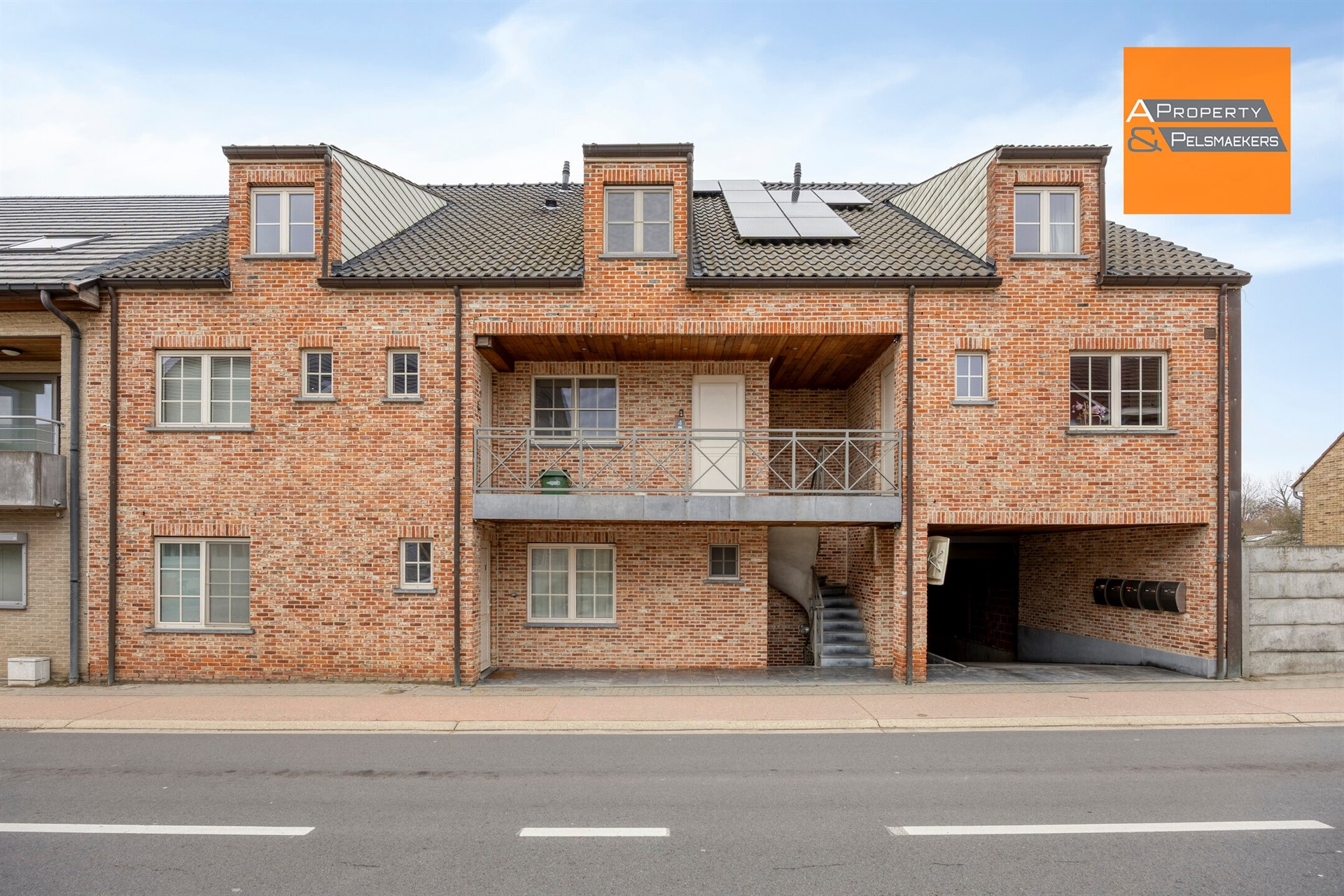 Modern apartment, conveniently located near the center of Bierbeek. - photo 1