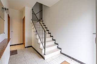 Century21ImmoNero stelt voor: uitstekend investeringsproject bestaande uit gebouw met 3 vergunde appartementen en 2 garages op een terrein van...