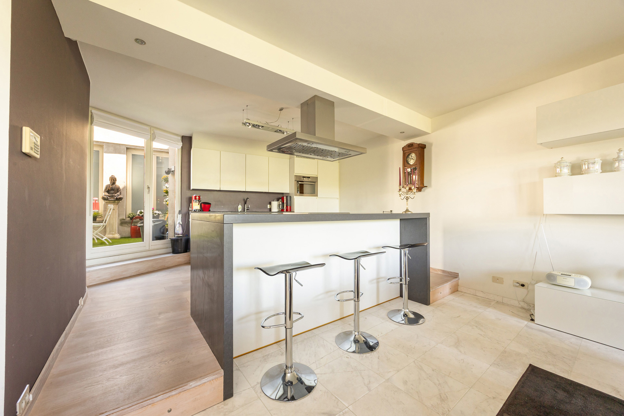 ANTWERPEN - lichtrijk appartement aan de kaaien - foto 3