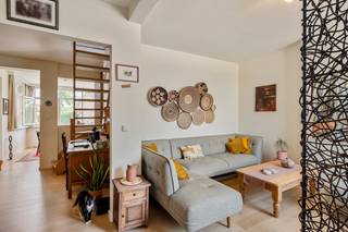 <strong>TE KOOP – Nijlen | Broechemsesteenweg 141</strong><br /><br /><strong>Charmante gezinswoning op een perceel van 426 m².</strong><br /><br />Op zoek naar een ruime woning met veel potentieel op een gunstige ligging?<br />Dan is deze charmante woning in Nijlen beslist een bezoek waard!<br /><br />De woning beschikt op het gelijkvloers over een gezellige woonkamer, een keuken, een eetkamer, een praktische berging, een apart gastentoilet, een badkamer, twee volwaardige slaapkamers en een handige fietsberging.<br />Op de verdieping bevindt zich een zeer ruime slaapkamer en een grote zolder die perfect kan worden ingericht als extra slaapkamer, hobbyruimte of bureau.<br />Buiten geniet u van een aangenaam terras, een mooie tuin en een praktische tuinberging.<br /><br /><strong>Troeven</strong><br />✔ Perceel van 426 m²<br />✔ 3 slaapkamers + mogelijkheid tot een 4de slaapkamer<br />✔ Zonnepanelen voor een lagere energiefactuur<br />✔ Centrale verwarming op aardgas (ketel vernieuwd in 2024)<br />✔ Gezellige tuin met terras en tuinberging<br /><br /><strong>Ontdek deze woning online</strong><br />Bekijk de interactieve grondplannen, foto's en alle informatie op onze website.<br />🌐 www.wijns.be<br /><br /><strong>Interesse?</strong><br />Contacteer ons vrijblijvend voor meer informatie of plan meteen uw bezoek.<br />📞 0473 33 33 33<br />✉️ philip@wijns.be