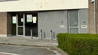 Op zoek naar een veelzijdige en instapklare commerciële ruimte? Deze eigendom in Vleteren biedt een professionele setting met tal van...