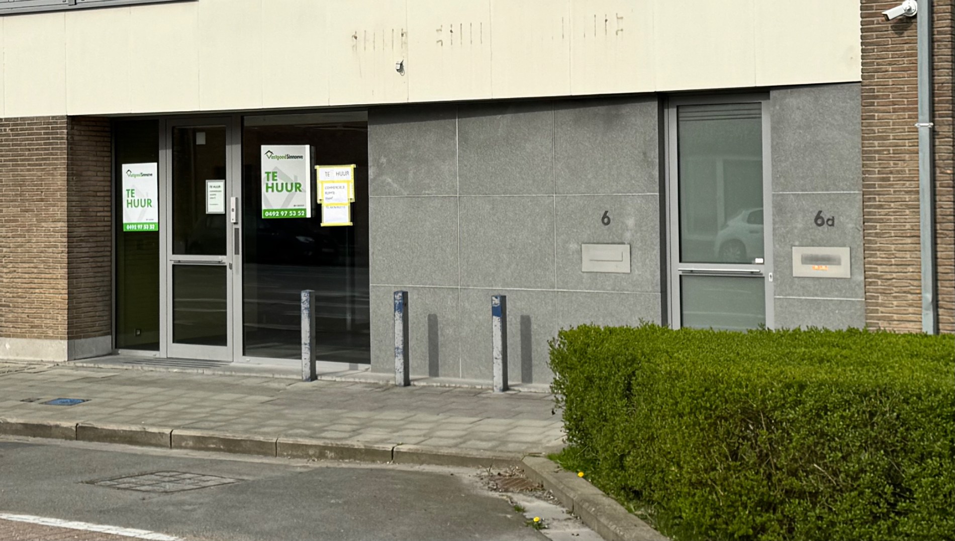 Commerciële toplocatie in Vleteren met burelen, vergaderruimtes en parking - foto 2