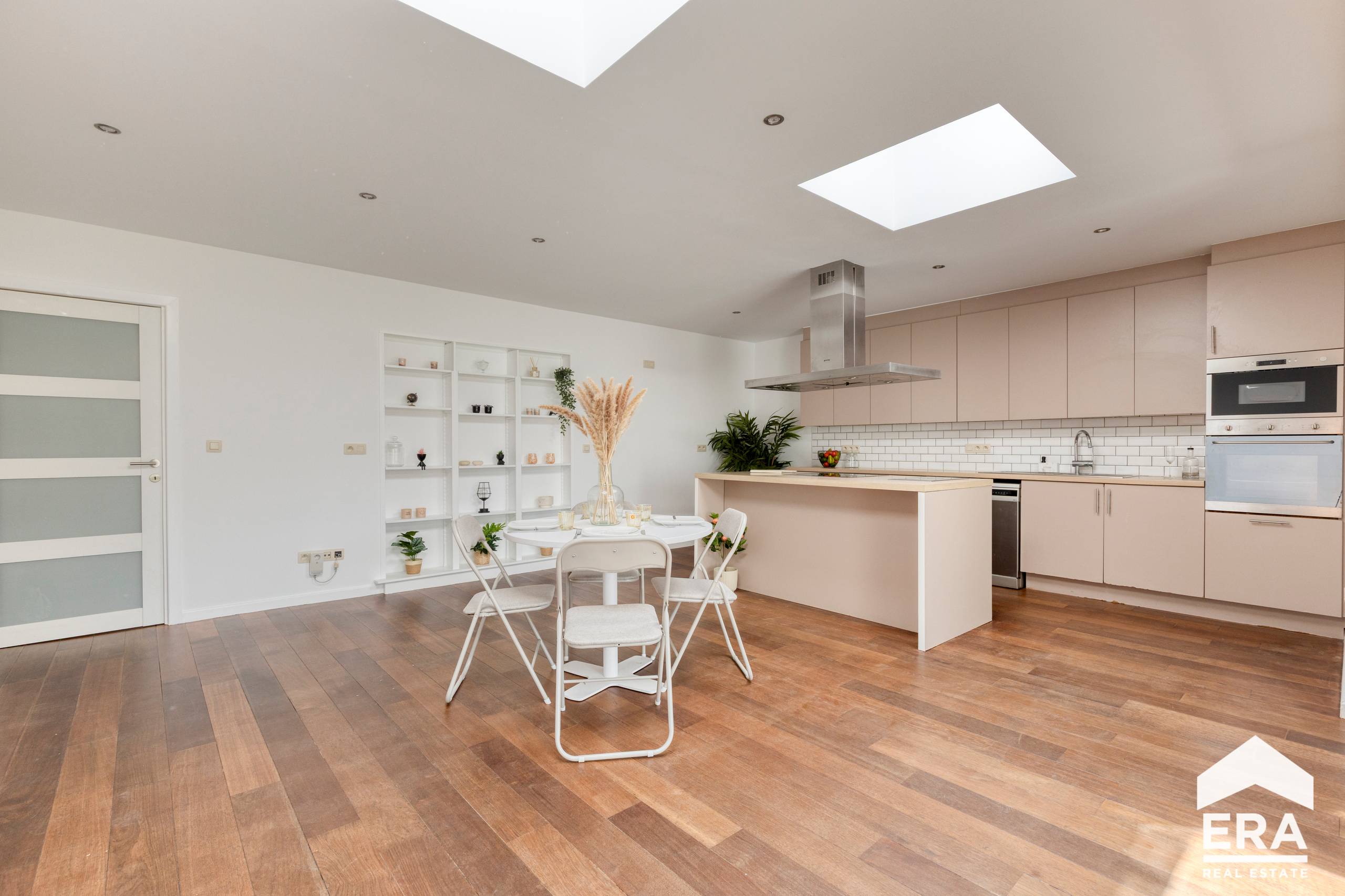 Gerenoveerde woning met 4 slaapkamers en garage in Lot - foto 3