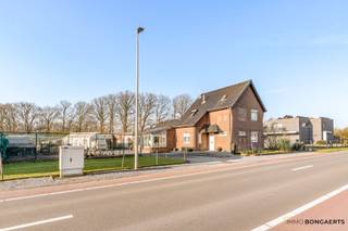 Te renoveren woning op 10a79ca langs de Muisvenstraat in Gruitrode. <br /><br />De woning is momenteel verhuurd en als volgt ingedeeld: <br />- Voorraadkelder <br />- Gelijkvloers met inkomhal, eetkamer, woonkamer, keuken, badkamer en veranda<br />- Verdieping met nachthal, twee slaapkamers en toilet/verwarmingsruimte<br />- Zolder<br /><br />Het perceel is zuid georiënteerd en beschikt over een straatbreedte van ongeveer 30 meter.