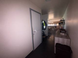 Dit ruim en lichtrijk 3-slaapkamerappartement bestaat uit een ruime living met ingerichte open keuken, slaapkamer met aanpalend badkamer met douche...