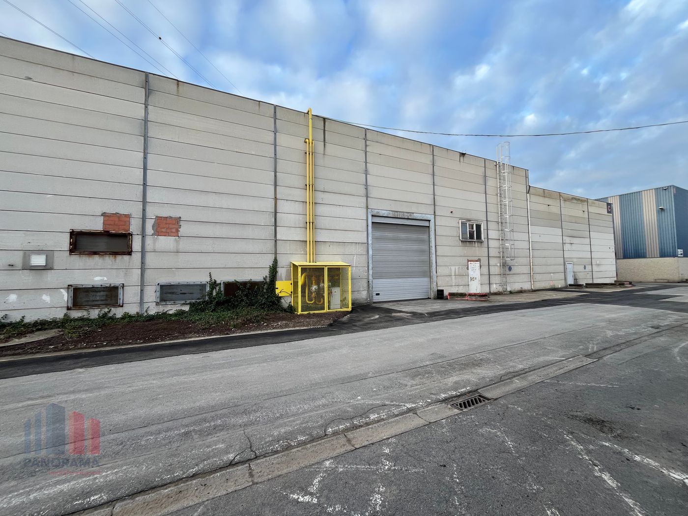 Entrepôt de 6 543 m² avec quai de chargement à louer le long de l'E17 - photo 3