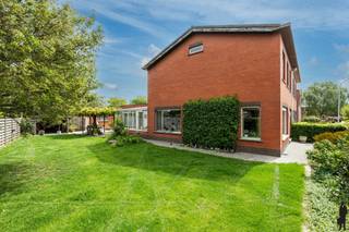 CHARMANTE GEZINSWONING MET TUIN EN GARAGE OP TOPLIGGING IN HOOGSTRATENIn een rustige en aangename woonomgeving in Hoogstraten bevindt zich deze...