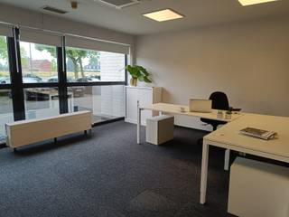 Op zoek naar een moderne kantoorruimte? Bezoek dan zeker dit kantoor van ± 25 m² in bedrijvencentrum Smartspace. Ideaal voor 2 tot 4 personen.Gelegen...