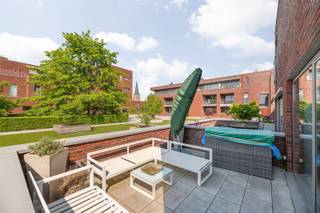 Bent u op zoek naar een comfortabele huurwoning op toplocatie? Deze mooie gesloten bebouwing in het centrum van Tessenderlo-Ham biedt alles wat...