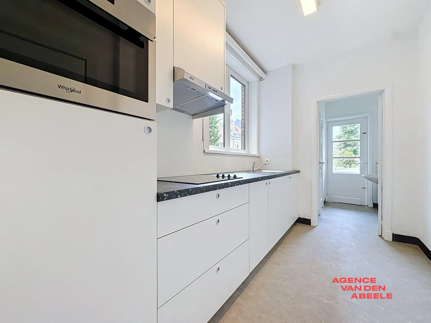 Charming 1-Bedroom Apartment in Bruges - photo 2