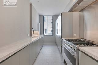 Buitengewoon stijlvol gerenoveerde woning met zonovergoten terras in hartje Aalst!Welkom in deze unieke parel in Aalst centrum: een volledig...