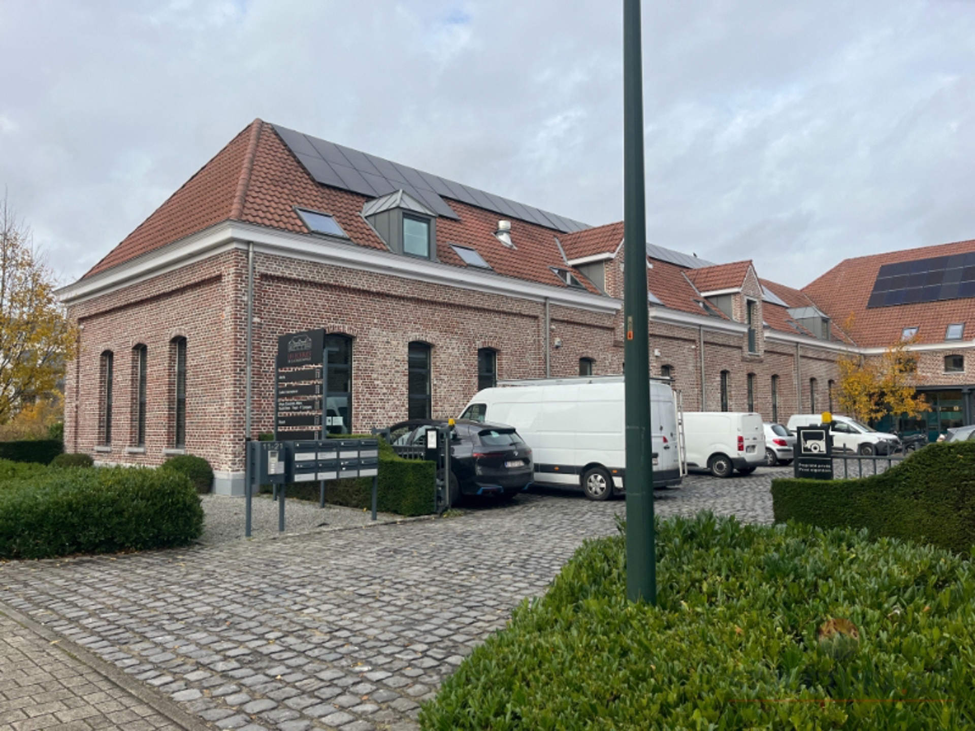 Commercial for rent in Auderghem - photo 1