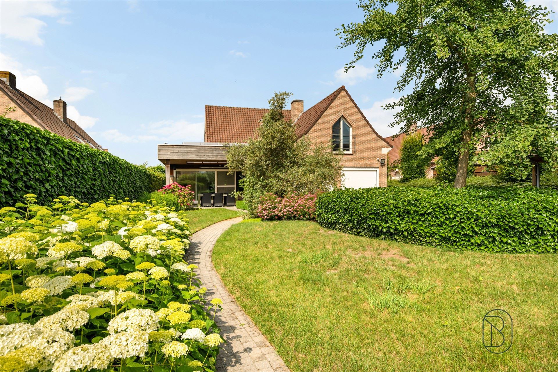 Exclusive property with a beautiful garden in Wielsbeke - photo 4