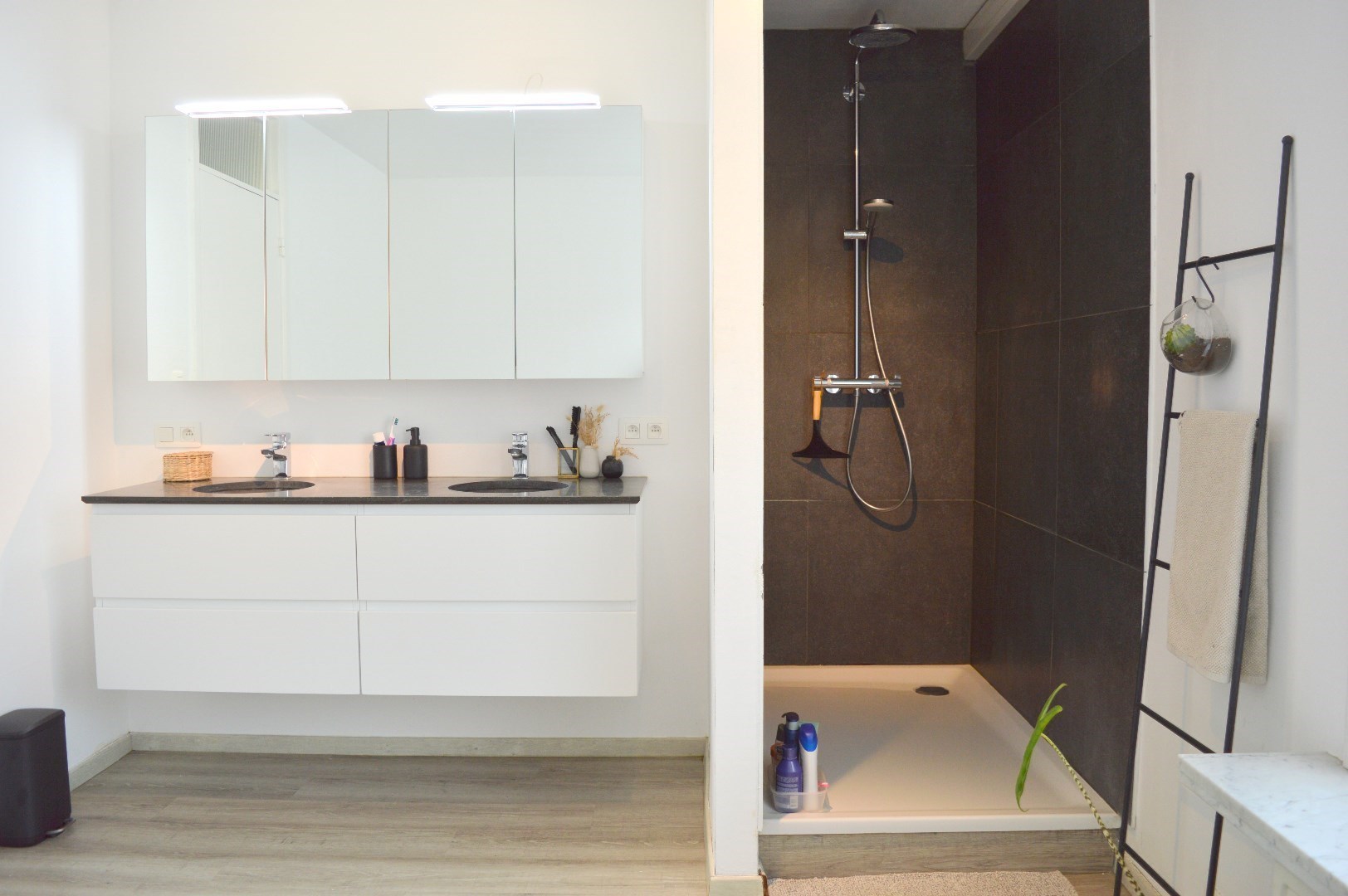 Vernieuwd 2 slaapkamer appartement in het centrum van Gullegem - foto 5