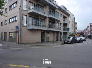 <p><span> </span></p><p><span>Centrally located ground floor office space that is part of a well-maintained apartment building.</span></p><p><span>Very well-maintained office equipped with:</span></p><p><span>entrance with reception and waiting area<br />2 individual offices<br />meeting room<br />modern kitchen area with cafeteria function<br />sanitary section<br />storage room</span></p><p><span> </span></p><p><span>The first bidding phase will start soon.<br /><br />For more information about this property and the sales process (online bidding platform COVAST), contact Mieke at 0476 39 19 78.</span></p><p><span> </span></p>