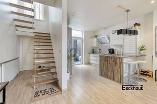 Deze woning in Bredene is een ideale plek voor wie op zoek is naar een comfortabele en gerenoveerde thuis met een gezellig stadkoertje.Men komt...