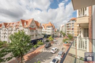 TE HUUR – Luxueus appartement met zuidgericht terras op toplocatie in de KustlaanIn het prestigieuze nieuwbouwproject Coast House, gelegen op een...