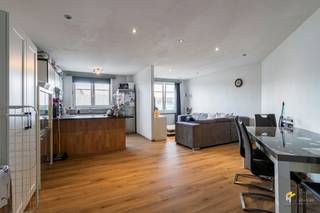 Op te frissen appartement (74 m²) met 2 slaapkamers in Deurne. Op een centrale locatie met openbaar vervoer, (lokale) winkels en scholen op...