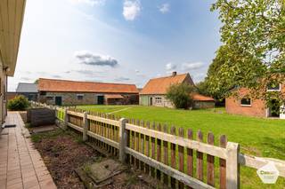 Exclusieve landelijke woning op een mooi perceel van 19869 m². De ligging is idyllisch en extreem landelijk middenin het groen. Dit exclusieve...