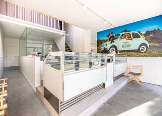 Klassevol handelspand (206 m²) te huur in de kleinschalige residentie Silo, gelegen in de Zeelaan: DE winkelstraat in het commerciële centrum...