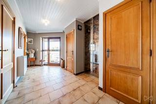 Située dans un quartier résidentiel particulièrement recherché de WEZEMBEEK-OPPEM, à proximité immédiate des commerces, écoles, transports en...