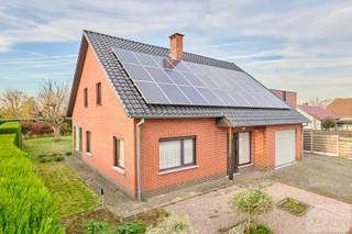 Instapklare gezinswoning op ruim perceel van 1.300 m² in geliefde buurt te PeltIn de Koningsstraat 50 te Pelt vindt u deze ruime en instapklare...