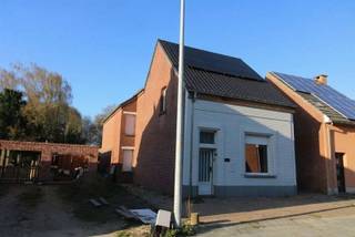 Zoekt u een woning met ruimte en een grote tuin en plaats voor auto's? Bent u daarenboven ook nog handig om deze woning helemaal naar je eigen...
