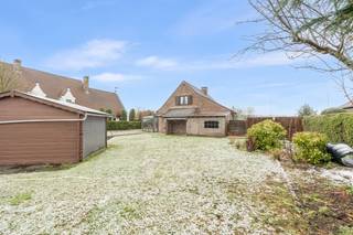 br>Knokke-Heist: Alleenstaande woning te koop met 2 slaapkamers en een zeer ruime tuin in Knokke-Heist.Ontdek deze gezellige alleenstaande woning,...