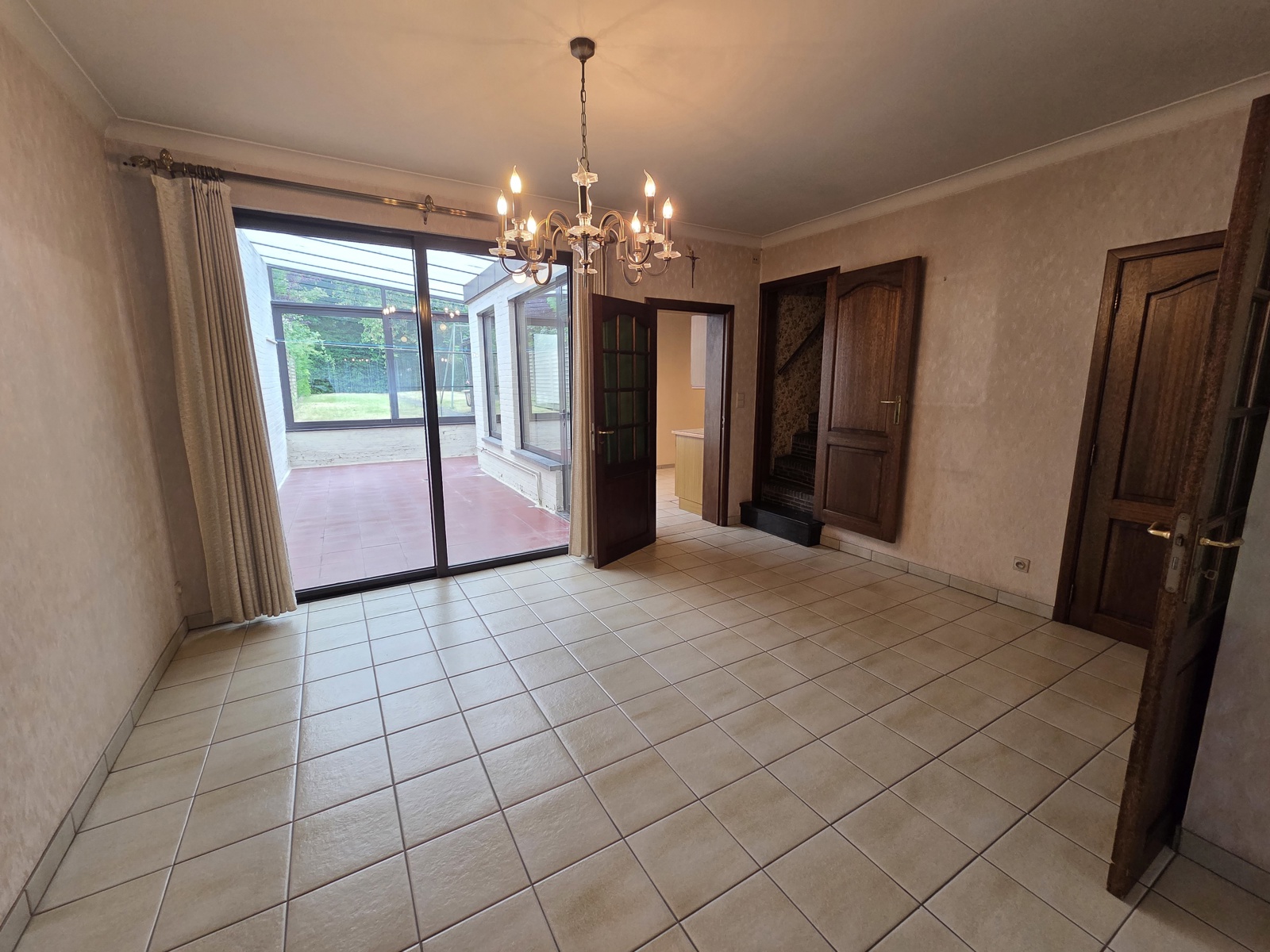 Goedgelegen woning met garage en mooie tuin - foto 5