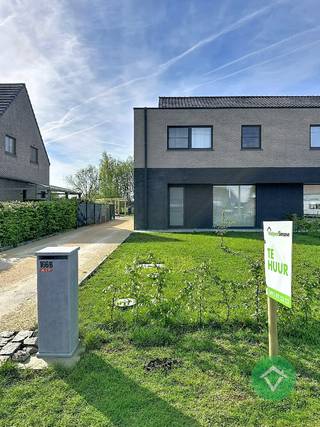 Ruime en moderne nieuwbouwwoning te huur, met zonnepanelen, warmtepomp én regenwaterrecuperatie – perfect voor wie duurzaam en energiezuinig...