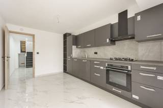 <p><span>Completely renovated &amp; Energy efficient: Spacious family home with 3 bedrooms</span></p><p><span>Are you looking for a home where you really only need to unpack your bags? This characterful family home at </span><span>De Francqueslei 12</span><span> in Deurne was </span><span>recently completely renovated</span><span> with an eye for quality, light and modern comfort.</span></p><p><span> </span></p><ul><li><span>Total renovation:</span><span> Completely renovated in 2026 and immediately ready to move in.</span></li><li><span>Energy efficient:</span><span> Sustainable living with a favorable </span><span>EPC B</span><span>.</span></li><li><span>Family space:</span><span> 3 large bedrooms and a generous, modern bathroom.</span></li><li><span>Open living concept:</span><span> Bright living space with a fully equipped open kitchen.</span></li><li><span>Outdoor living:</span><span> Beautiful garden with a cozy canopy and garden shed.</span></li></ul><p><span>Layout and comfort:</span><span> Upon entering the home, one immediately notices the high-quality finishes. The open kitchen is the heart of the home and flows beautifully into the bright living space. Large windows provide a seamless connection to the garden. On the floors you will find three full, spacious bedrooms, as well as a large, modern bathroom that exudes luxury and tranquility.</span></p><p><span>Garden:</span><span> The garden is an oasis of calm in the city. Thanks to the awning, you will enjoy outdoor living all year round, regardless of the weather. The practical rear garden shed is ideal for additional storage.</span></p><p><span>Modern living comfort, space and low energy bills come together perfectly here.</span></p><p><span> </span></p><p><span>Interested in a visit?</span><span> Call us at 03/646.66.55 or email lynn@sinjoor.be</span></p><p><span> </span></p>