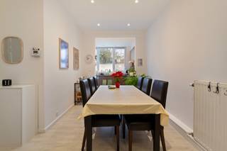 Gelijkvloers appartement met één slaapkamer en groot terras.Het appartement is gelegen in een kleinschalig appartementsgebouw en heeft een...