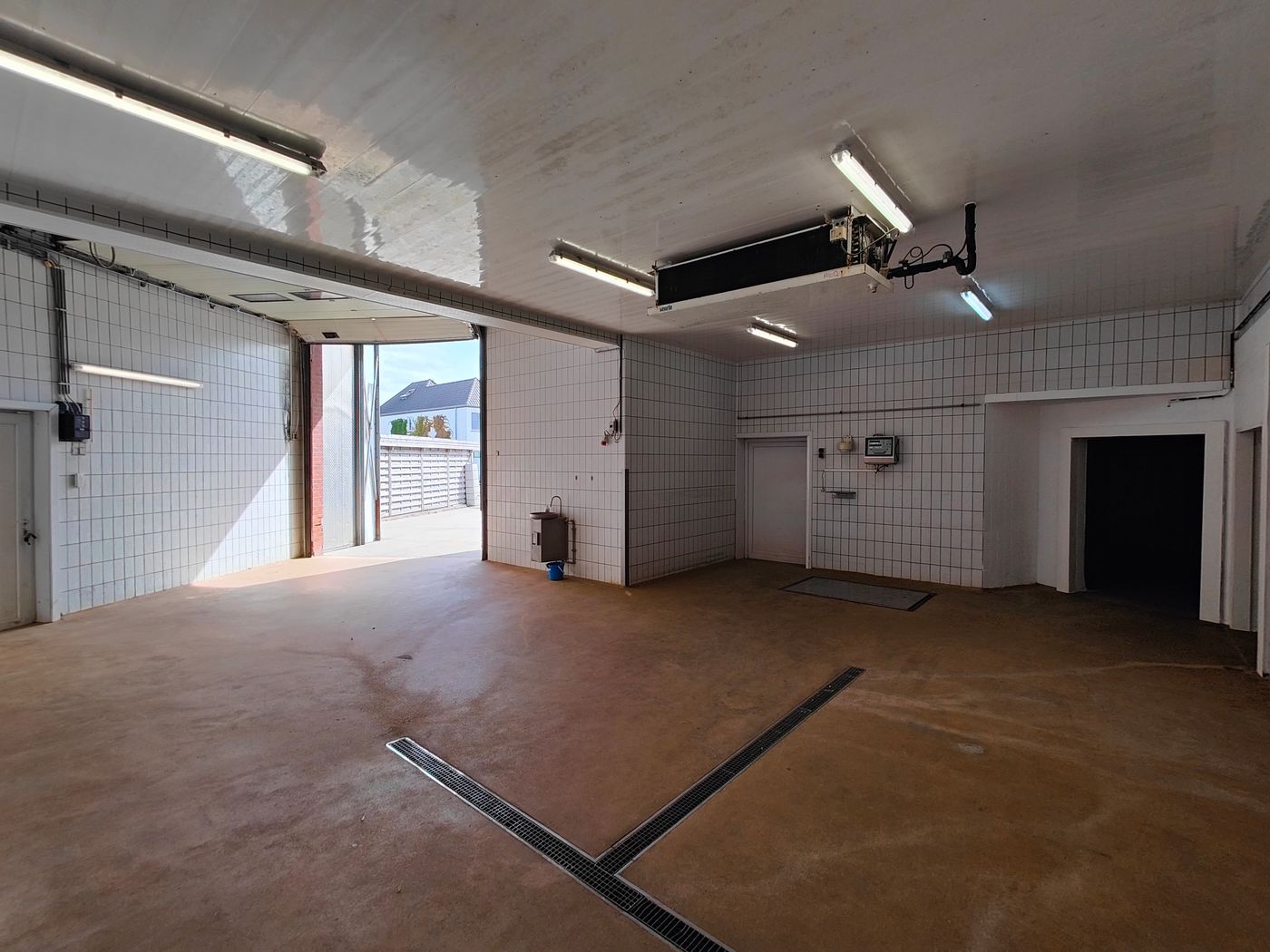 Bedrijfsgebouw van +/- 875 m² te koop op een perceel van 1.696 m² – centraal gelegen met veel mogelijkheden - foto 5