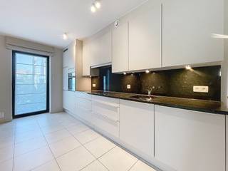 Op zoek naar een lichtrijke, energiezuinige en rustige woonplek, naast het park, in het centrum van Oostnieuwkerke? ✨Dan is dit pareltje precies wat...