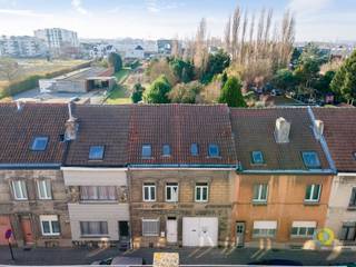Deze unieke woning is gelegen in een rustige straat in Haren, ideaal gelegen nabij uitvalswegen richting Brussel en de Ring. Het pand beschikt...
