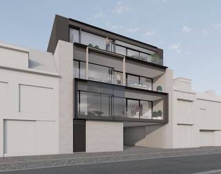 <p>Penthouse op de derde verdieping van een kleinschalig kwalitatief hoogstaand appartementsgebouw.<br /><br /><span>Villa Fortuna is een exclusief nieuwbouwproject op het Rameplein in Tielt.</span><br /><br /><span>Hier worden 3 uitzonderlijk ruime appartementen gerealiseerd op een toplocatie in het centrum met winkels, horeca, cultuur, sport en openbaar vervoer op wandelafstand.</span><br /><span>De appartementen onderscheiden zich door hun royale en doordachte indeling, grote raampartijen die overvloedig natuurlijk licht binnenlaten, en een verfijnde afwerking met uitsluitend hoogwaardige materialen, in harmonie met het luxueuze en kwalitatieve karakter van het gebouw.</span><br /><br /><span>De appartementen beantwoorden aan de meest recente energetische normen en zijn uitgerust met vloerverwarming op basis van een individuele warmtepomp en een ventilatiesysteem voor een gezond binnenklimaat </span><br /><span>Achteraan het terrein zijn private garages voorzien, bereikbaar via de Kortrijkstraat, evenals fietsenbergingen met een toegang langs de Nieuwstraat.</span><br /><br /><span>Kopers krijgen de mogelijkheid om de inrichting en afwerking af te stemmen op hun eigen stijl en behoeften, in samenspraak met de bouwheer.</span><br /><br /><b><u>Villa Fortuna bestaat uit volgende entiteiten :</u></b><br /><span>- 1° Verdiep (1.1): 144 m² + 34 m² terrassen – 2 slpk – 1 bdk - berging </span><b>VERKOCHT</b><br /><span>- 2° Verdiep (2.1): 144 m² + 26 m² terrassen – 2 slpk – 1 bdk – berging </span><b>VERKOCHT</b><br /><span>- 3° Verdiep (3.1): 144 m² + 26 m² terrassen – 2 slpk – 1 bdk – berging</span><br /><span>- Individuele fietsenbergingen</span><br /><span>- 3 garages (twee verkocht)</span><br /><br /><b>Mogelijkheid tot aankoop aan 6% btw</b><span> (i.p.v. 21%), indien u voldoet aan de voorwaarden.</span><br /><span>Meer info hierover op kantoor.</span></p>