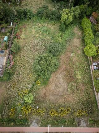 <p>Gelegen aan de Liersesteenweg in Begijnendijk, bieden we deze ruime bouwgrond van 27are 32ca te koop aan. Dit perceel is op te delen in twee bouwloten zijnde lot 1 met een oppervlakte van 11a 72ca en lot 2 met een oppervlakte van 15a 60ca. De uitstekende ligging zorgt ervoor dat je profiteert van een goede verbinding met omliggende steden en voorzieningen, wat bijdraagt aan een aangenaam woonklimaat.<br /> </p>

<p>Neem contact met ons op voor meer informatie of een gesprek over de mogelijkheden.</p>