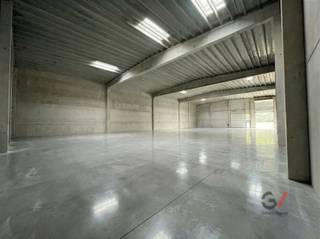 Nieuwbouw magazijnunit van 280 m² met mogelijkheid tot het huren van een bijhorende kantoorruimte en prachtig zicht op de vaart, gelegen op...